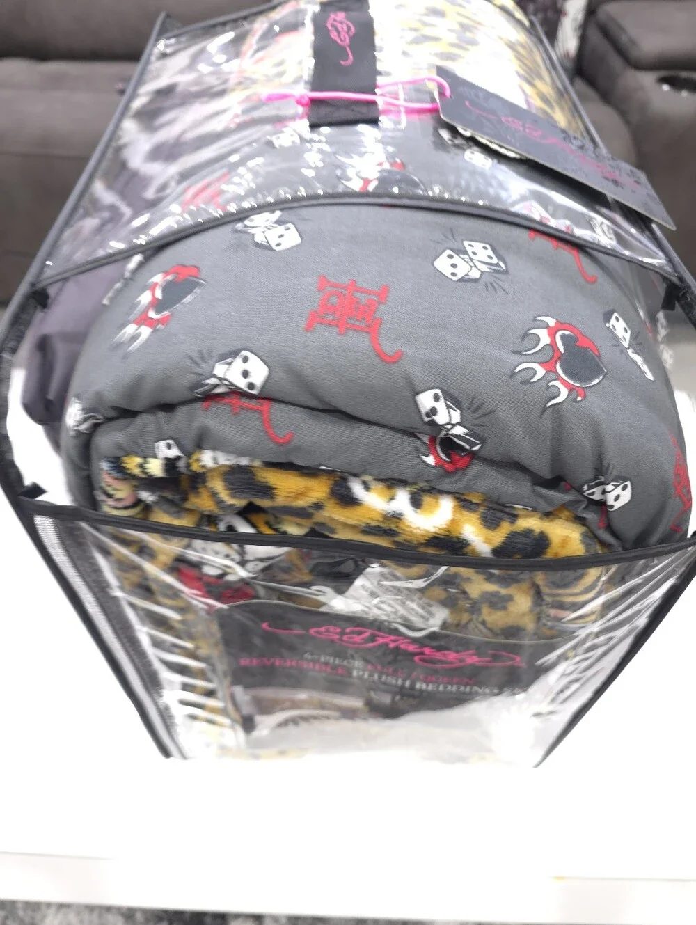Ed Hardy Queen 4 Piece Luxurious Tiger Plush Comforter Set New